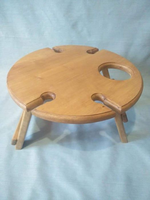 Дерев'яний столик