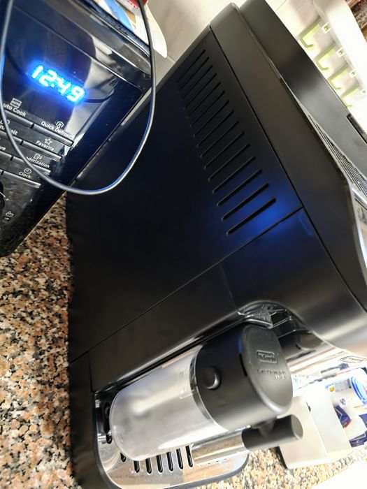 Máquina cafe delonghi magnifica evo