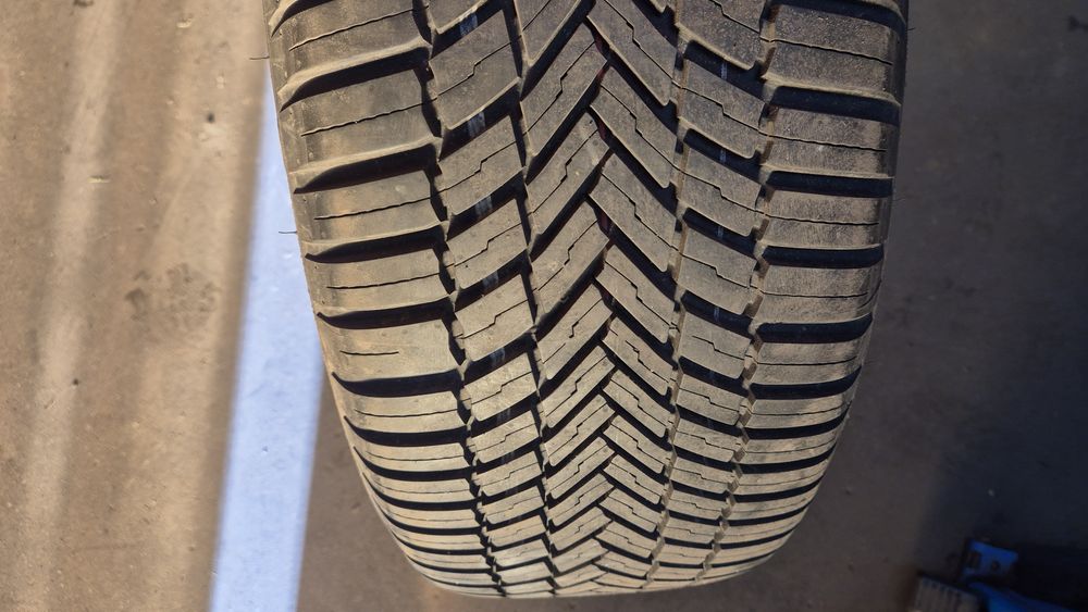 Bridgestone Weather Control A005 215/55/17