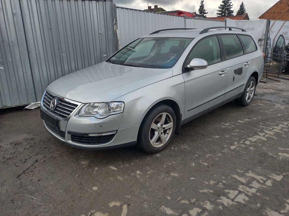 VW Passat B6 - Części - Drzwi / maska / błotnik / klapa / lampa / inne