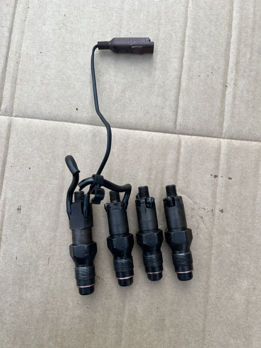 Komplet wtryskow wtryskiwaczy berlingo 1,9d psa