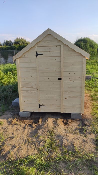 Duży kurnik drewniany z wybiegiem. Solidna konstrukcja.