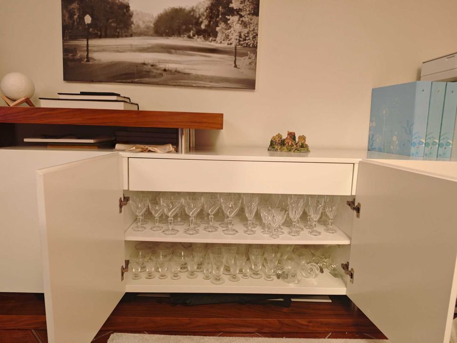 Conjunto sala jantar mesa + 4 cadeiras + aparador