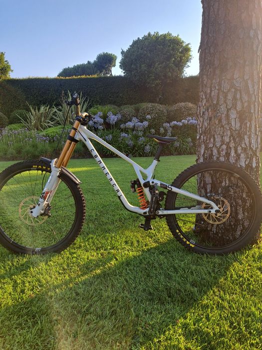 Bicicleta de downhill commencal V5