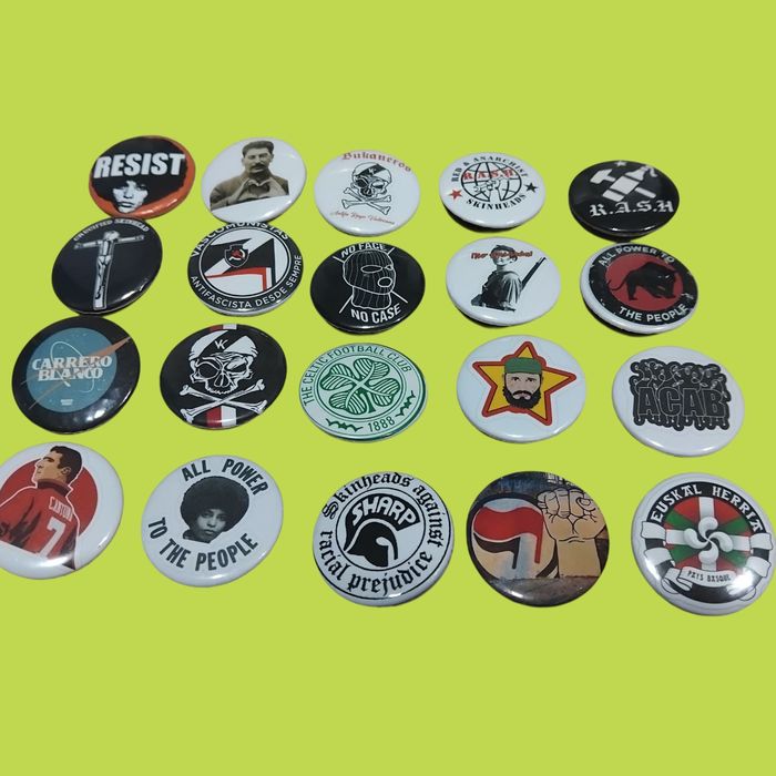 Pins 32mm futebol e politica