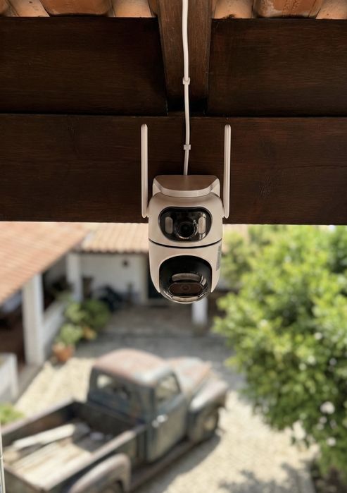 Câmara Wi-Fi com 2 lentes - corrente elétrica - comande pelo telemóvel