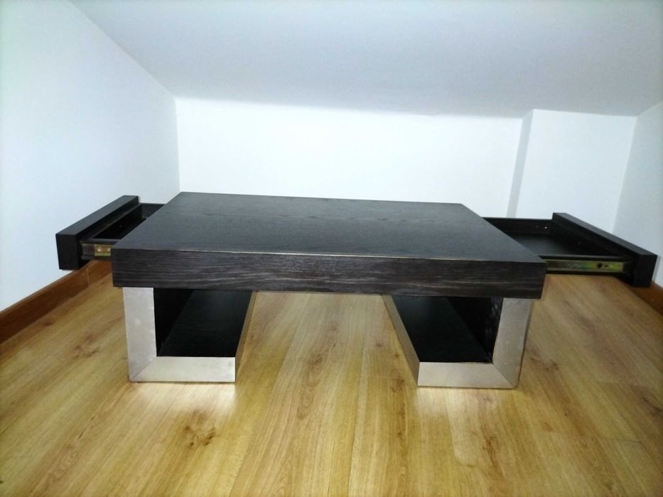 Prateleiras e mesas de apoio