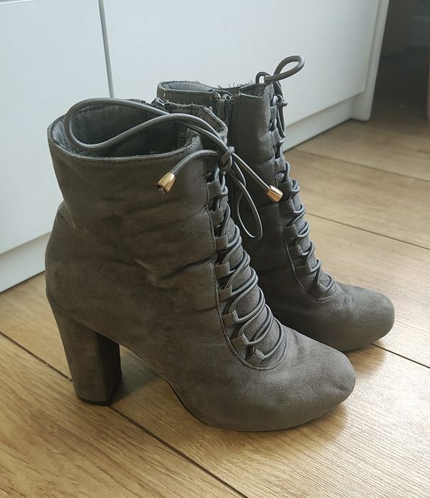 Botki na obcasie szare 38