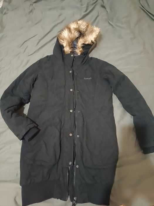 Продам пуховик Bench