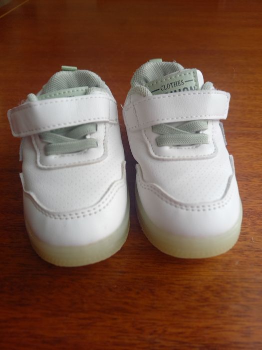 Продам   кросівки