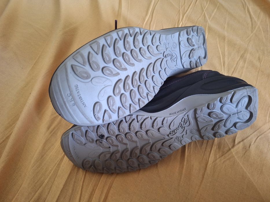 Продам женские защитные ботинки Giasco 40 размер