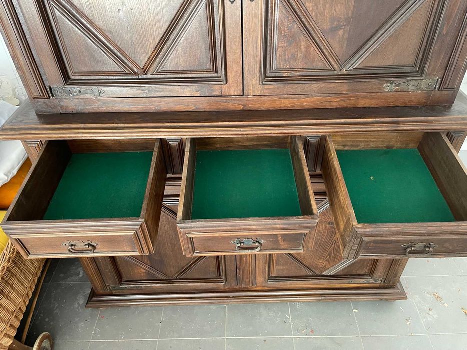 Móvel Rústico em Madeira de Castanho