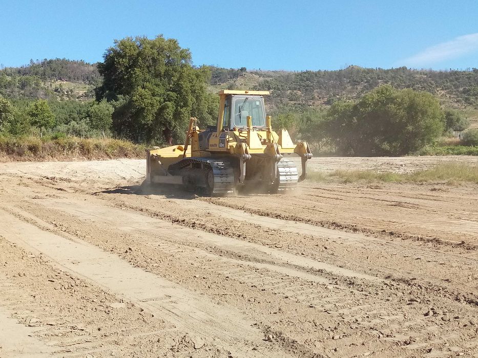 Terreno de 1,3 Ha com Ribeiro e Viabilidade de Construção