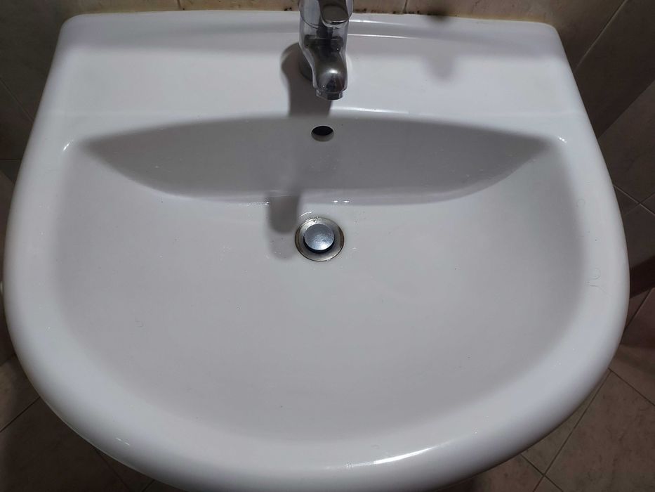 Lavatório casa de banho usado bom estado com torneira
