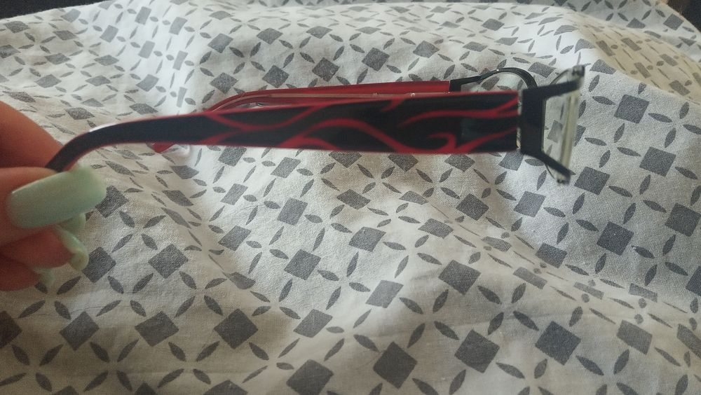 Стильні жіночі окуляри