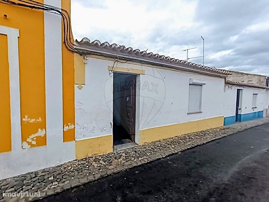 Moradia T2 para venda — Ferreira Do Alentejo E Canhestros, Beja