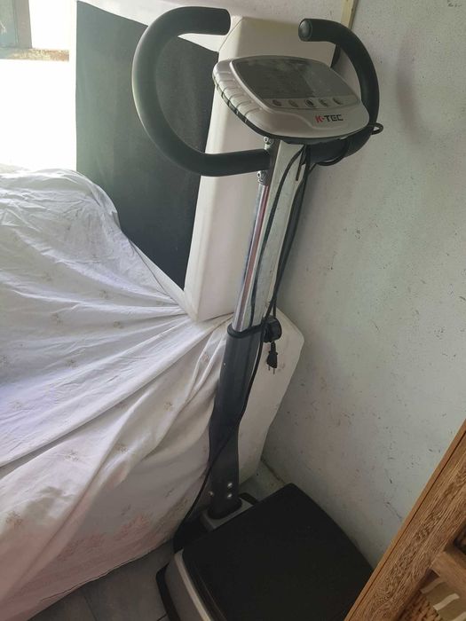 Plataforma Vibratória Power Trainer K-Tech BM-1500