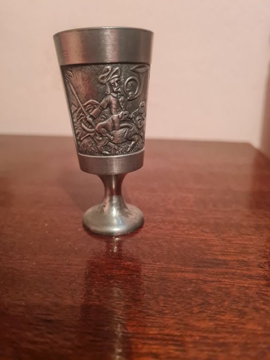 5 Peças decorativas  em estanho