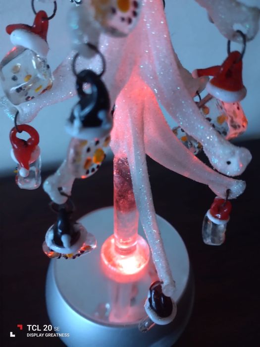 Duas árvores de Natal em vidro