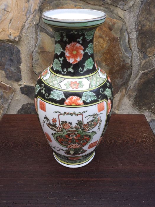 Jarrão Porcelana Chinesa Família Negra séc XIX Marcado 35 cm