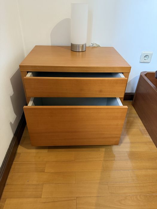 Pack Quarto – 2 cómodas + 2 mesas de cabeceira – excelente estado