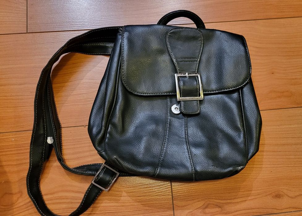 Czarny plecak z ekoskóry