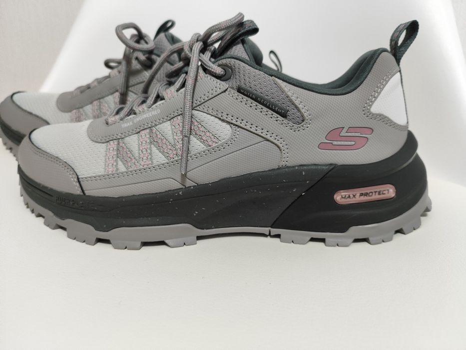 Жіночі трекінгові кросівки Skechers Max Protect Legacy р. 38/us8/25см