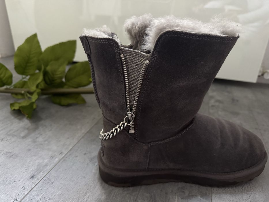 Orginalne  buty UGG model z lancuszkiem . Limitowana edycja