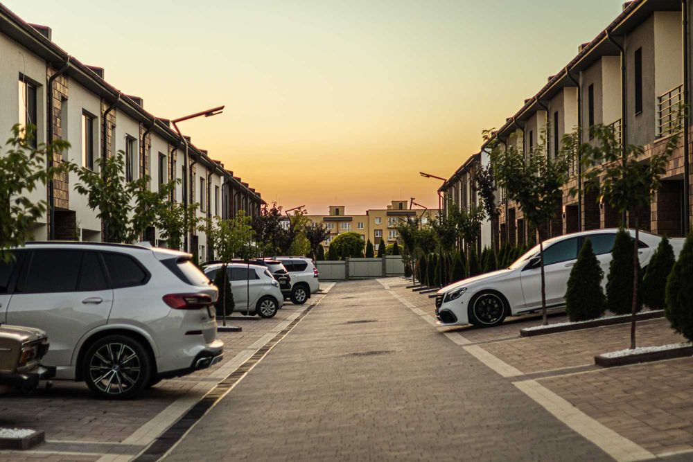 Продається зданий Таун хаус з ділянкою 2 сотих в готовому комплексі