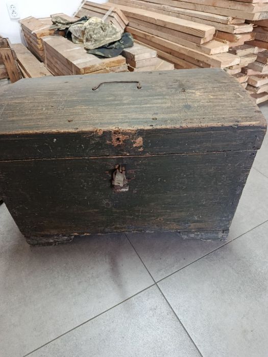 Скриня дерев'яна