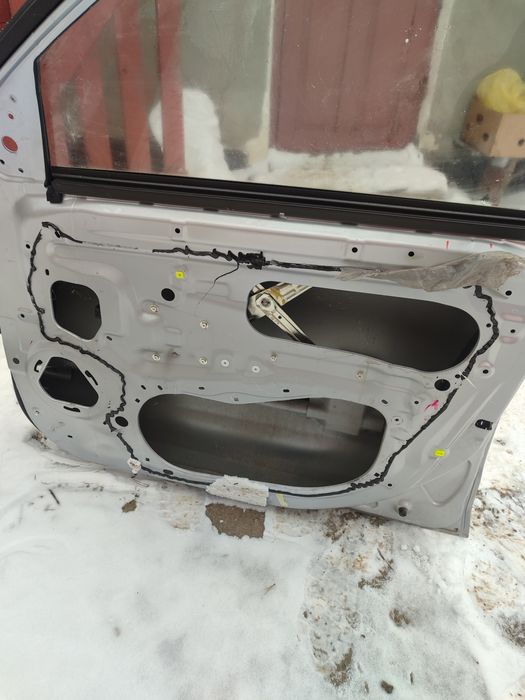 Права дверка до Пежо 4007