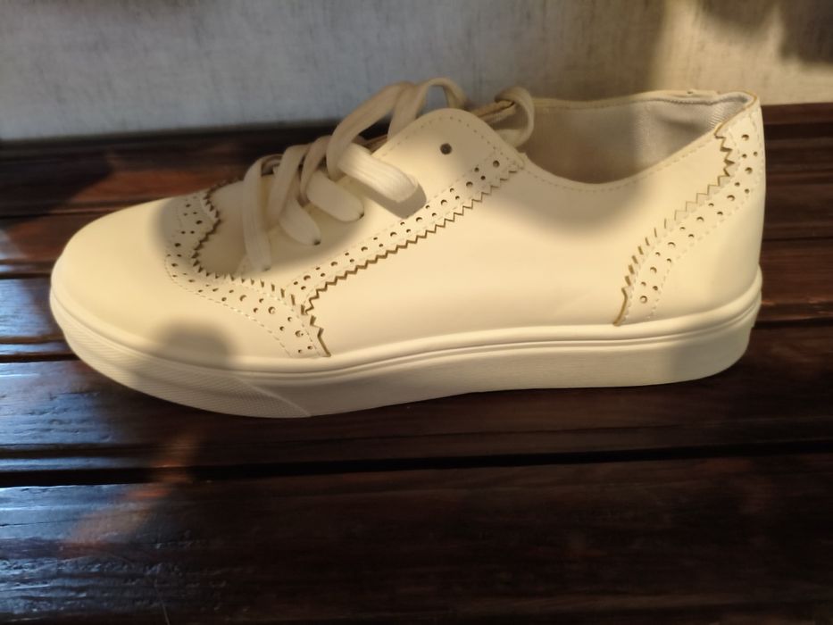 Sprzedam buty sneakersy