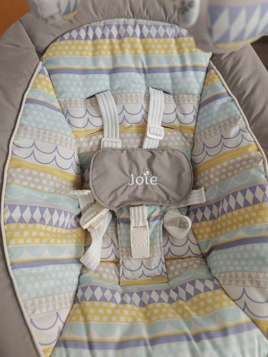 Huśtawka dla niemowląt bujaczek  Joie