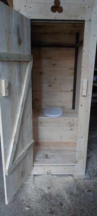 Nowy Wc wychodek  na działkę budowę