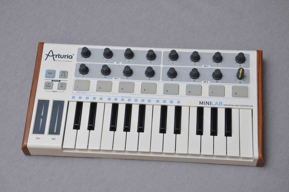 Arturia Mini Lab - Controlador/ sintetizador USB/midi