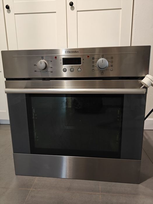 Piernik elektryczny do zabudowy Electrolux