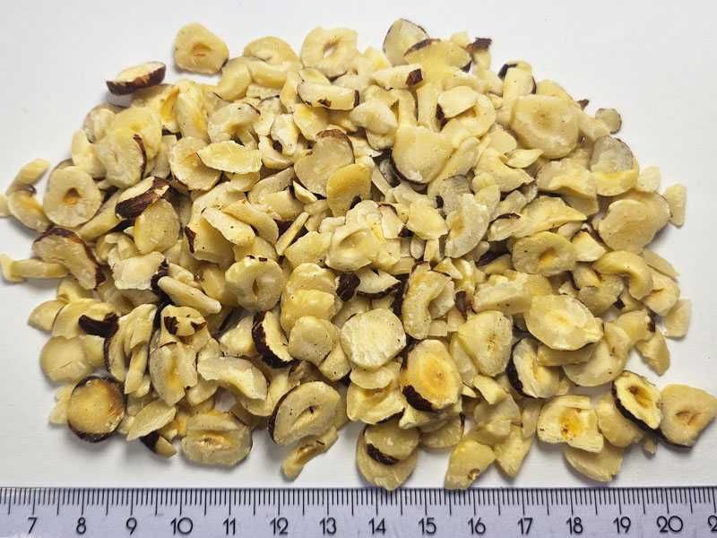 Orzechy laskowe pocięte na plasterki 25 kg same laskowe w 2 gat.