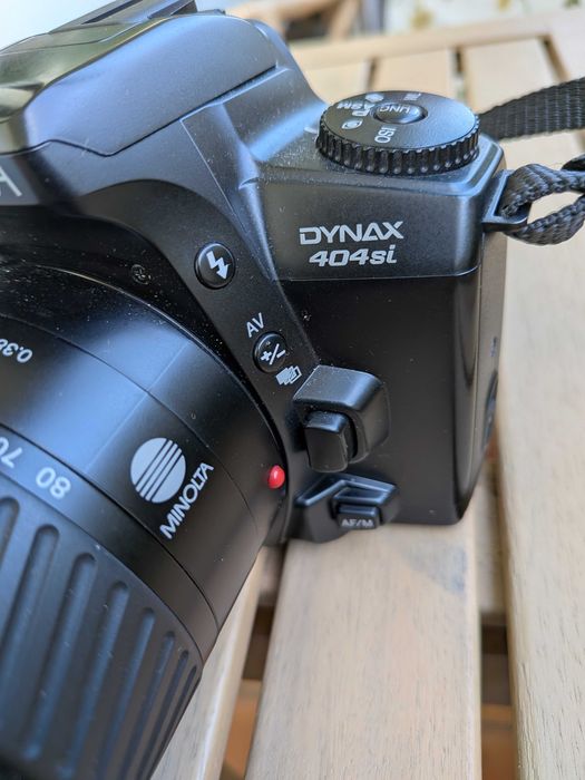 MINOLTA Dynax 404si - analogowy aparat fotograficzny - lustrzanka