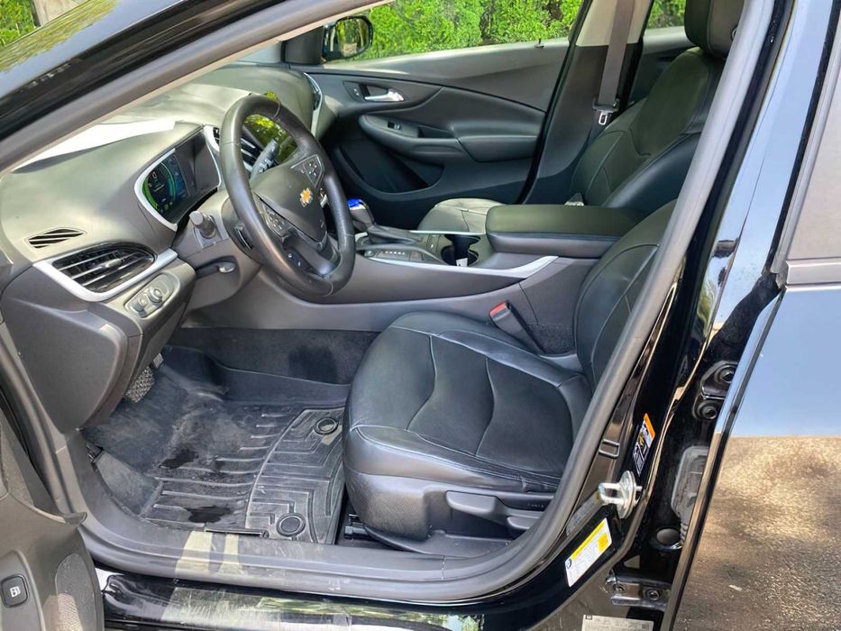 Chevrolet Volt LT      2017