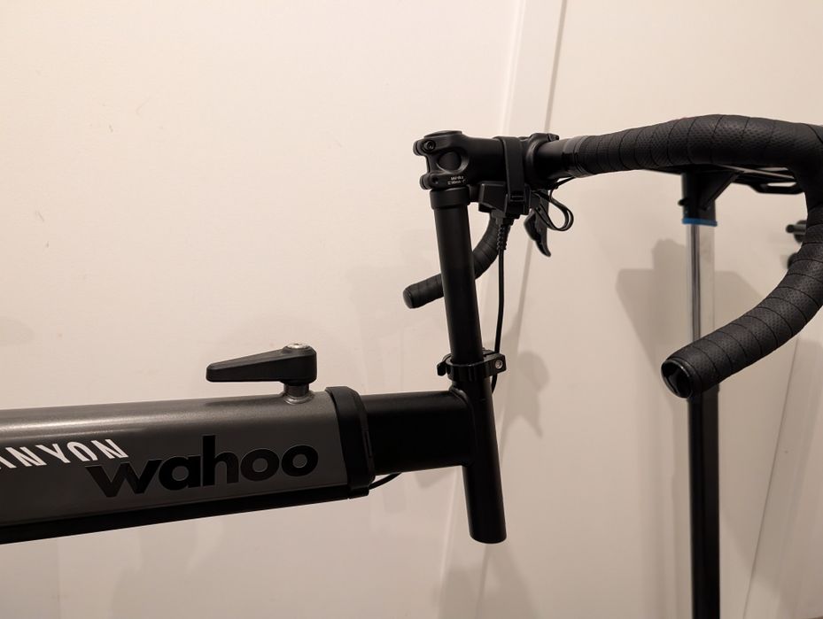 Bicicleta indoor Kickr Bike Shift + Kickr Desk