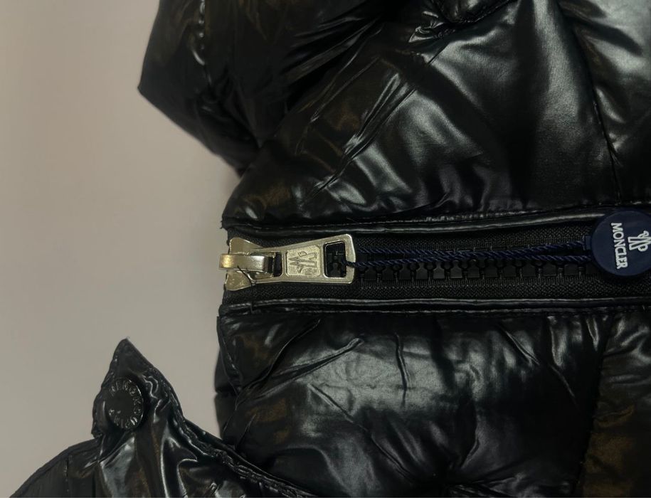 Продам куртку moncler размер м возможна личная встреча