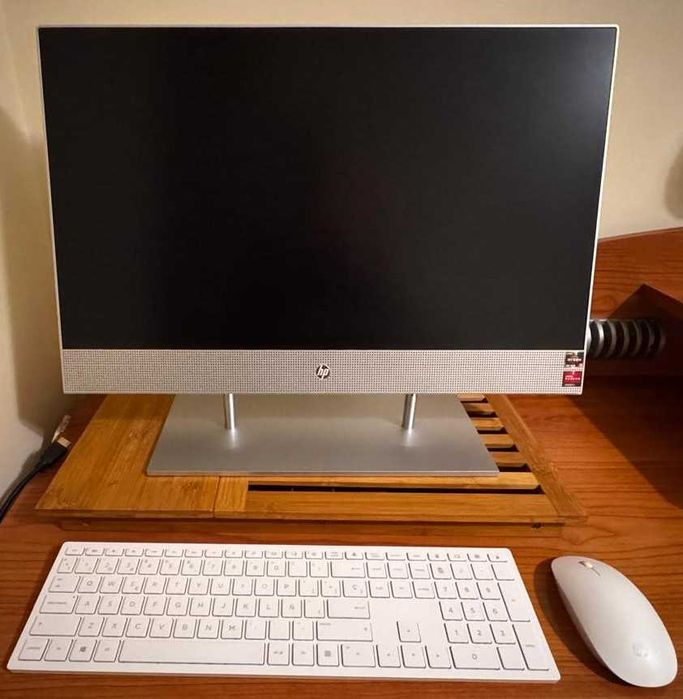 HP All-in-One 24" | AMD Ryzen 5 | 16GB RAM | 1.5TB Armazenamento (SSD 512Gb + HDD 1TB) | Win 11 Pro