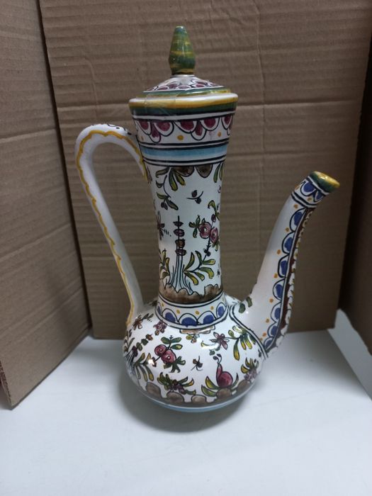 Bule em faiança decorativa de Coimbra -peça numerada