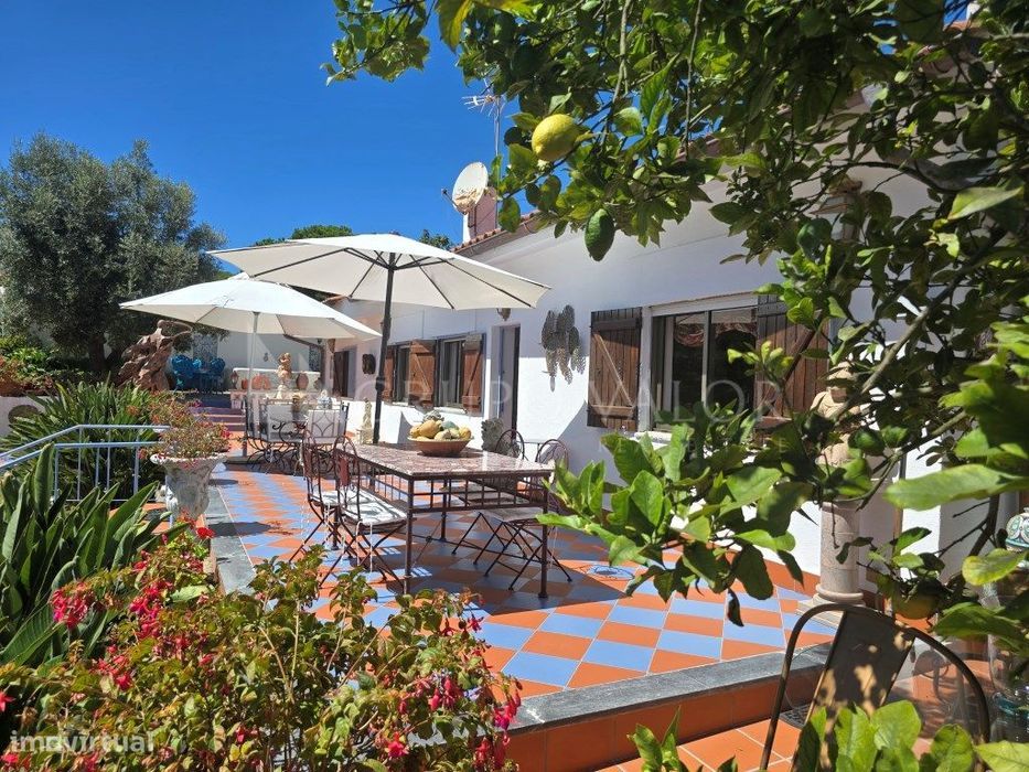 Detached Villa in Capuchos-Costa da Caparica