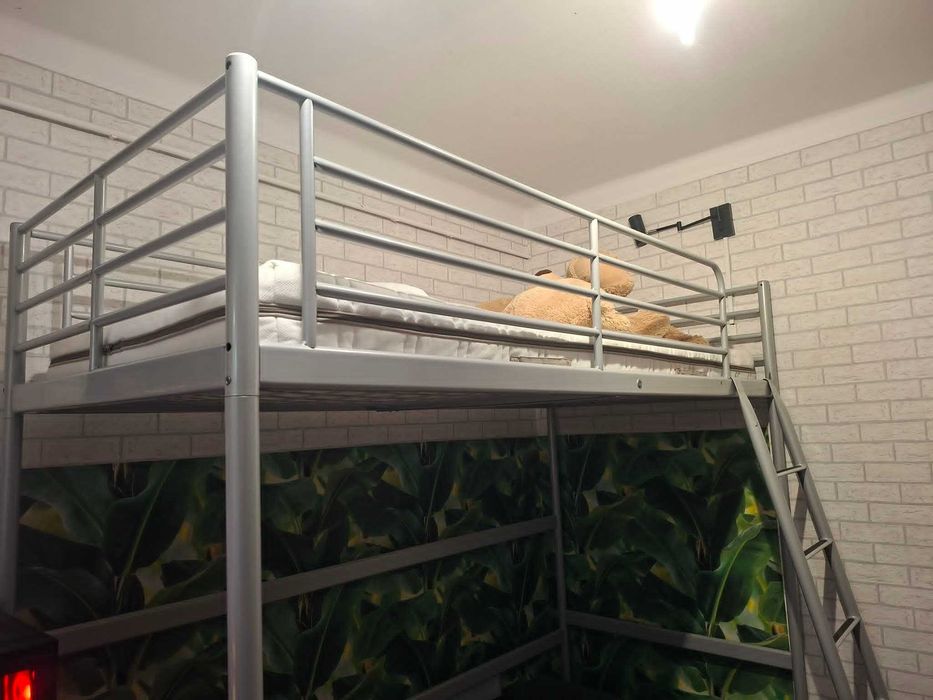 Łóżko IKEA Svarta na antresoli