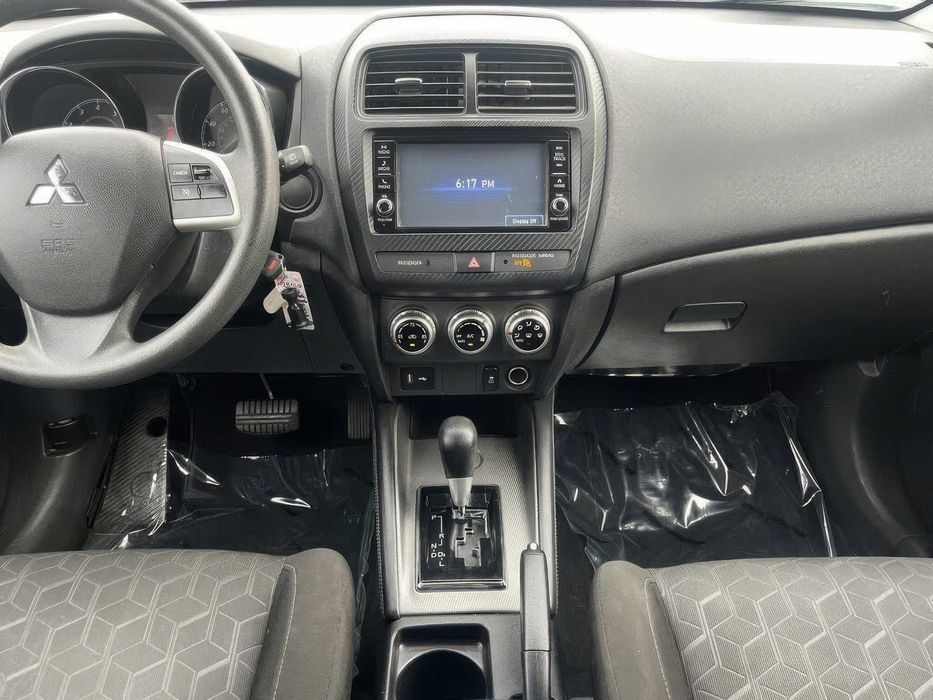 Mitsubishi Outlander      2021