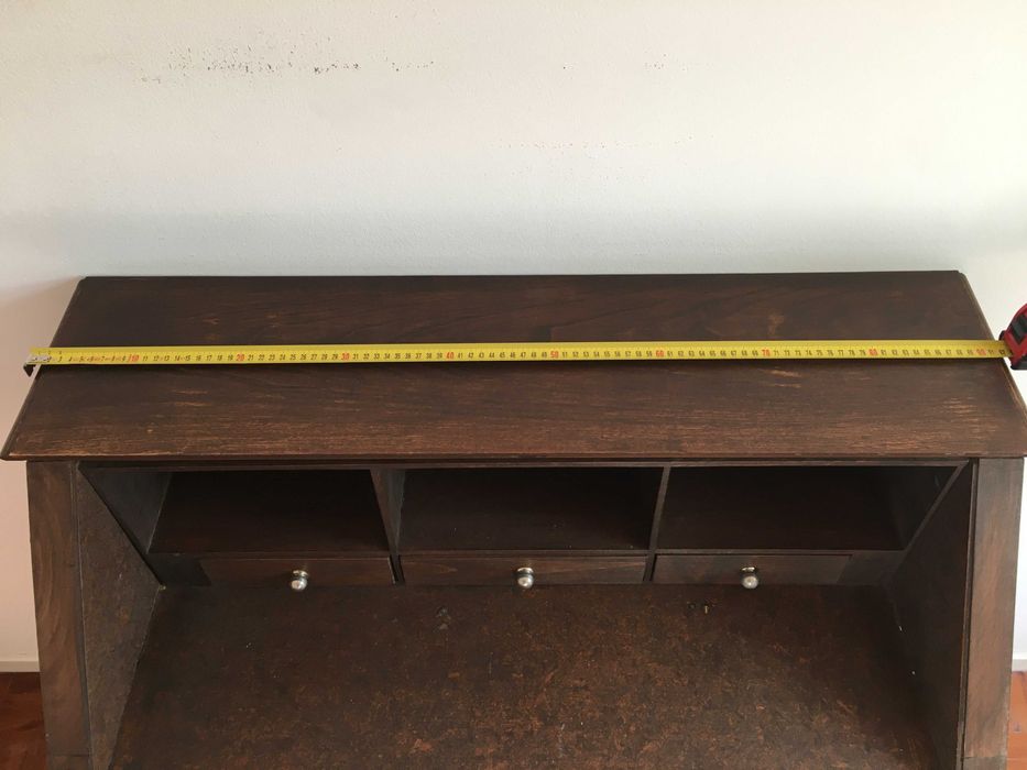 Escrivaninha de madeira