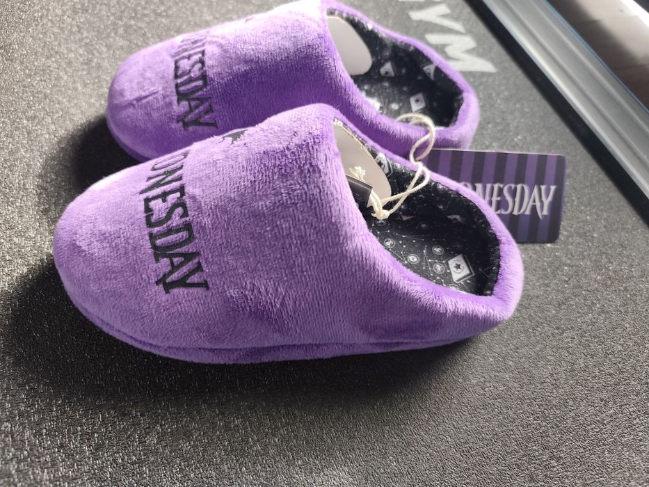 Kapcie dziecięce Wednesday 
Nowe , metka pap