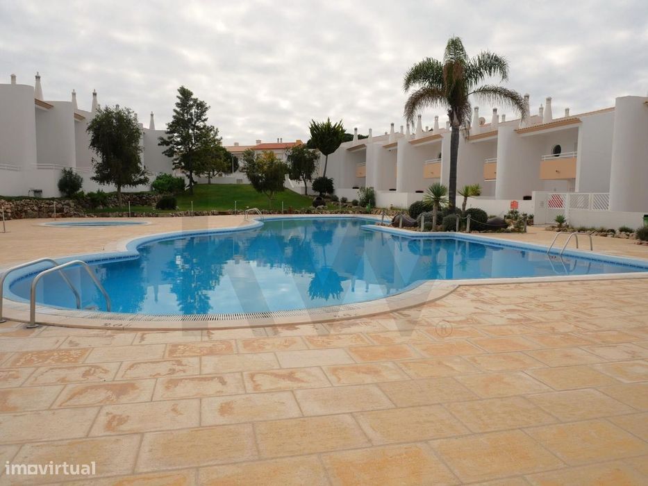 Apartamento T1 em condomínio fechado, com piscina na Aldeia da Galé, A