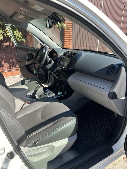 Toyota RAV4 EV 2012